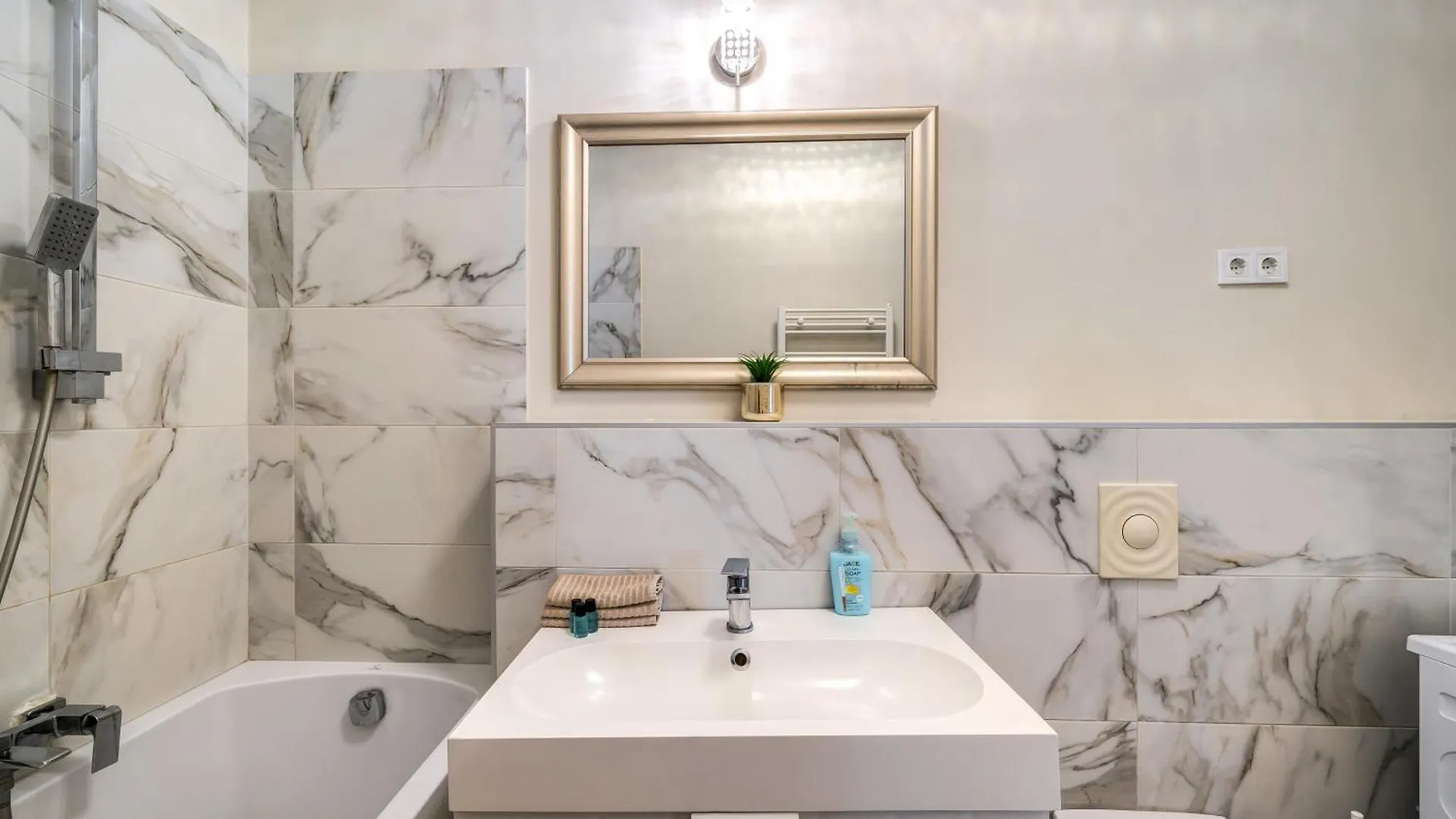 Akacfa 413 1 Bedroom Aircon Center Apartment Βουδαπέστη 0*,  Ουγγαρία